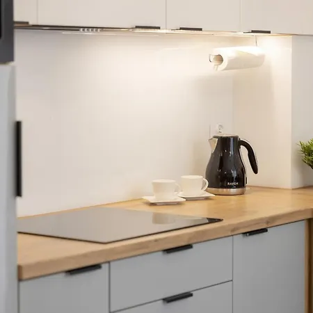 Ernesto アパート レバル